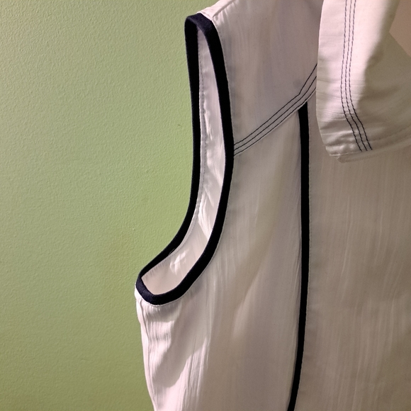 Allison Daley Vest - Picture 6 of 13